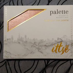 Magnetic eyeshadow palette